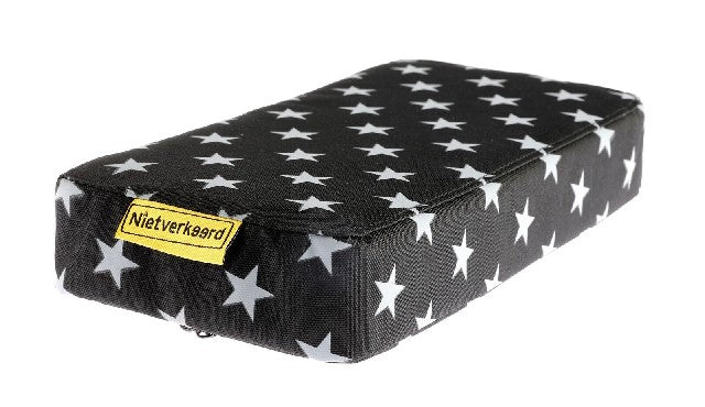 Coussin de porte-bagages Niet Verkeerd noir 32x15x5cm, Stars (cloche assortie, article 3432)